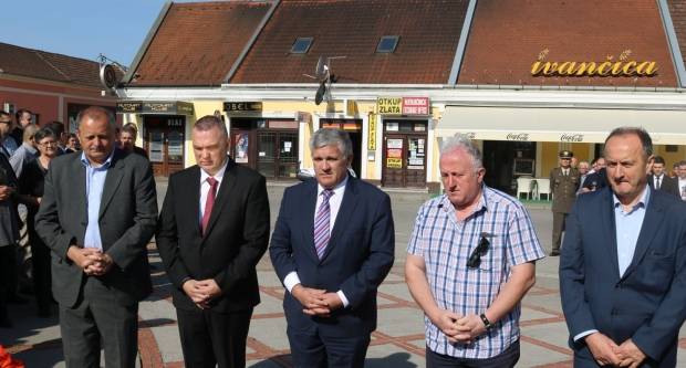 Polaganje vijenaca na Trgu 123. brigade u Požegi povodom Vojno - redarstvene akcije ʺBljesakʺ