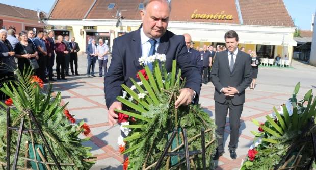 Polaganje vijenaca na Trgu 123. brigade u Požegi povodom Vojno - redarstvene akcije ʺBljesakʺ