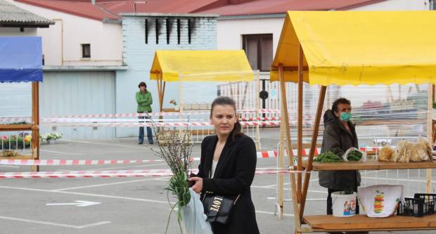 Subotnja šetnja Požegom uoči Uskrsa u doba koronavirusa 11.4.2020. Subotnja šetnja Požegom uoči Uskrsa u doba koronavirusa 11.4.2020.