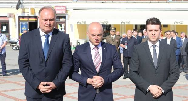 Polaganje vijenaca na Trgu 123. brigade u Požegi povodom Vojno - redarstvene akcije ʺBljesakʺ