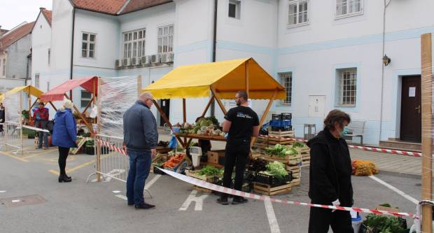 Subotnja šetnja Požegom uoči Uskrsa u doba koronavirusa 11.4.2020.