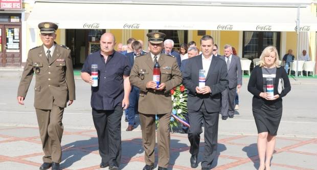 Polaganje vijenaca na Trgu 123. brigade u Požegi povodom Vojno - redarstvene akcije ʺBljesakʺ