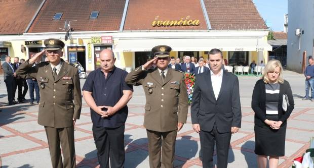 Polaganje vijenaca na Trgu 123. brigade u Požegi povodom Vojno - redarstvene akcije ʺBljesakʺ