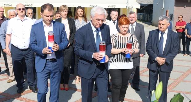 Polaganje vijenaca na Trgu 123. brigade u Požegi povodom Vojno - redarstvene akcije ʺBljesakʺ