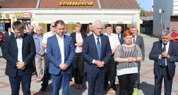 Polaganje vijenaca na Trgu 123. brigade u Požegi povodom Vojno - redarstvene akcije ʺBljesakʺ