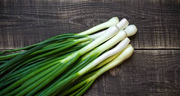 Koje namirnice najbolje smanjuju zadah od luka?