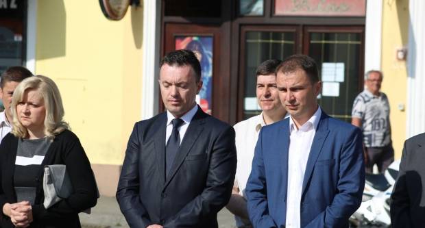 Polaganje vijenaca na Trgu 123. brigade u Požegi povodom Vojno - redarstvene akcije ʺBljesakʺ