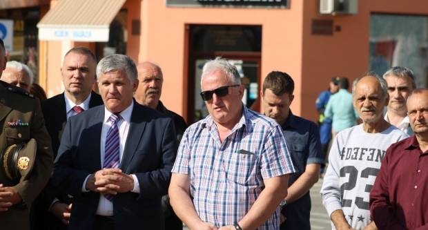 Polaganje vijenaca na Trgu 123. brigade u Požegi povodom Vojno - redarstvene akcije ʺBljesakʺ