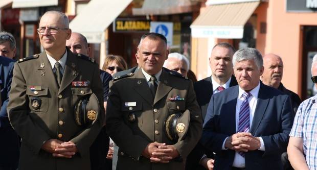 Polaganje vijenaca na Trgu 123. brigade u Požegi povodom Vojno - redarstvene akcije ʺBljesakʺ