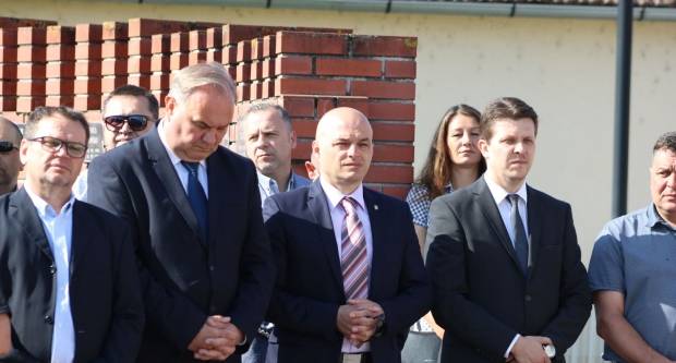 Polaganje vijenaca na Trgu 123. brigade u Požegi povodom Vojno - redarstvene akcije ʺBljesakʺ