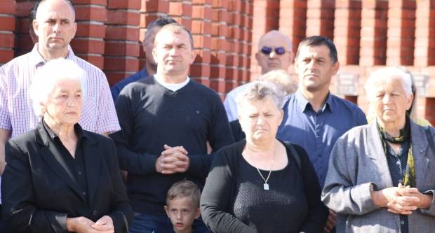 Polaganje vijenaca na Trgu 123. brigade u Požegi povodom Vojno - redarstvene akcije ʺBljesakʺ