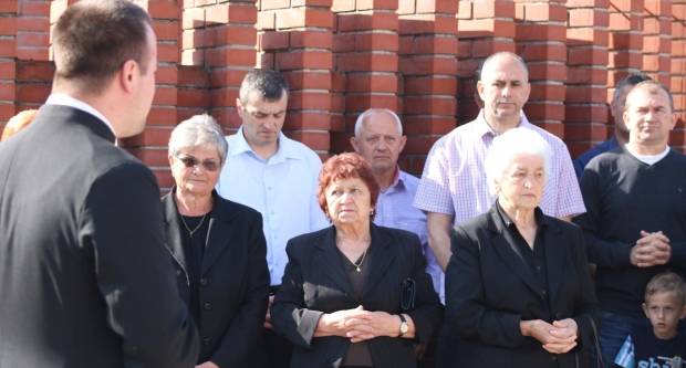 Polaganje vijenaca na Trgu 123. brigade u Požegi povodom Vojno - redarstvene akcije ʺBljesakʺ