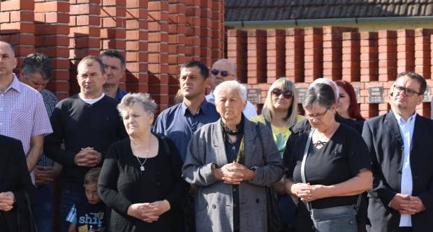 Polaganje vijenaca na Trgu 123. brigade u Požegi povodom Vojno - redarstvene akcije ʺBljesakʺ