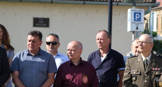 Polaganje vijenaca na Trgu 123. brigade u Požegi povodom Vojno - redarstvene akcije ʺBljesakʺ