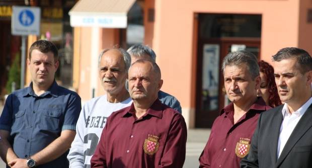 Polaganje vijenaca na Trgu 123. brigade u Požegi povodom Vojno - redarstvene akcije ʺBljesakʺ