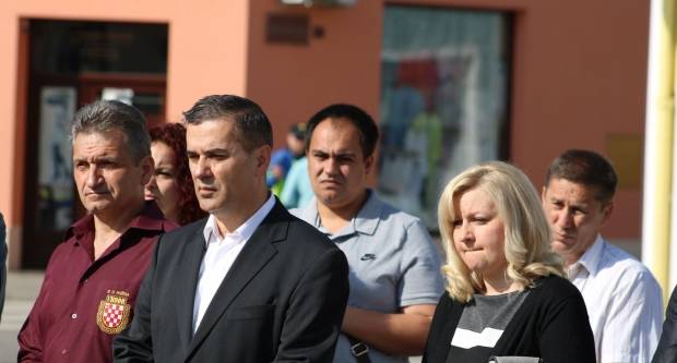 Polaganje vijenaca na Trgu 123. brigade u Požegi povodom Vojno - redarstvene akcije ʺBljesakʺ