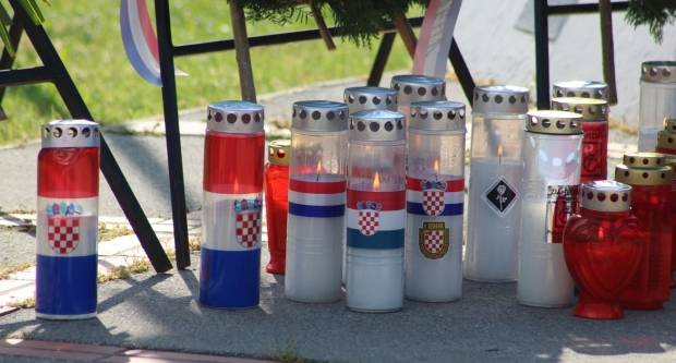 Polaganje vijenaca na Trgu 123. brigade u Požegi povodom Vojno - redarstvene akcije ʺBljesakʺ