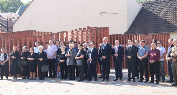 Polaganje vijenaca na Trgu 123. brigade u Požegi povodom Vojno - redarstvene akcije ʺBljesakʺ