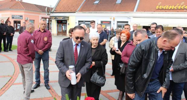 U povodu Dana državnosti RH svečano položeni vijenci na Trgu 123. brigade u Požegi