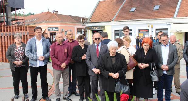 U povodu Dana državnosti RH svečano položeni vijenci na Trgu 123. brigade u Požegi