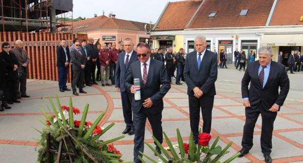 U povodu Dana državnosti RH svečano položeni vijenci na Trgu 123. brigade u Požegi