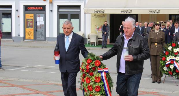 U povodu Dana državnosti RH svečano položeni vijenci na Trgu 123. brigade u Požegi