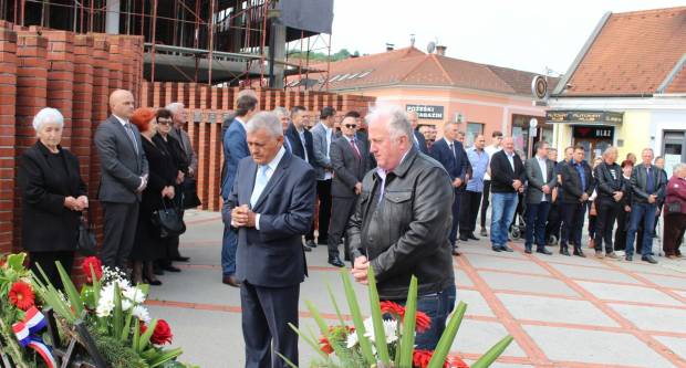 U povodu Dana državnosti RH svečano položeni vijenci na Trgu 123. brigade u Požegi