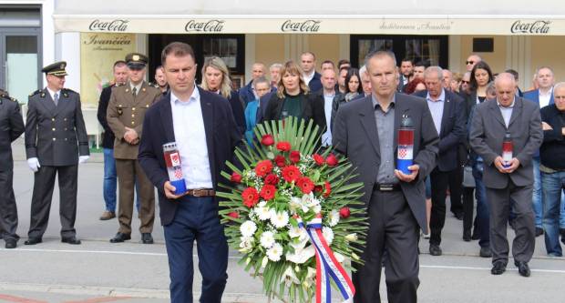 U povodu Dana državnosti RH svečano položeni vijenci na Trgu 123. brigade u Požegi