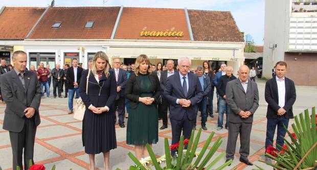 U povodu Dana državnosti RH svečano položeni vijenci na Trgu 123. brigade u Požegi