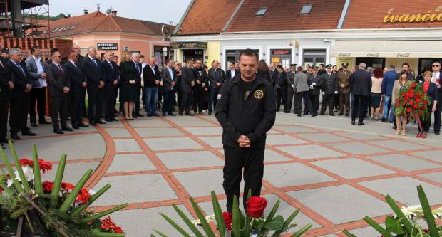 U povodu Dana državnosti RH svečano položeni vijenci na Trgu 123. brigade u Požegi