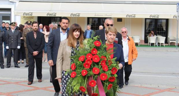 U povodu Dana državnosti RH svečano položeni vijenci na Trgu 123. brigade u Požegi