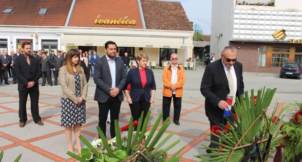 U povodu Dana državnosti RH svečano položeni vijenci na Trgu 123. brigade u Požegi