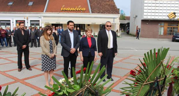 U povodu Dana državnosti RH svečano položeni vijenci na Trgu 123. brigade u Požegi