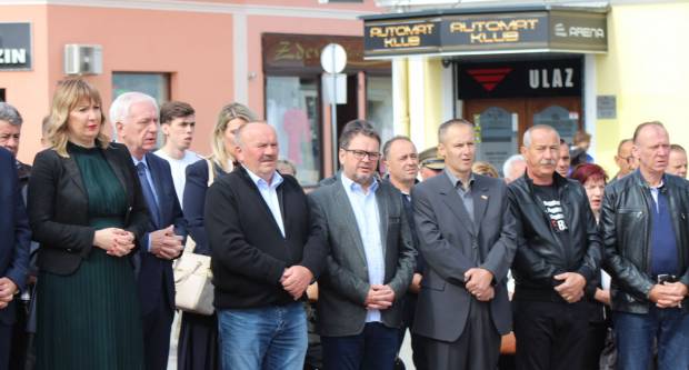 U povodu Dana državnosti RH svečano položeni vijenci na Trgu 123. brigade u Požegi