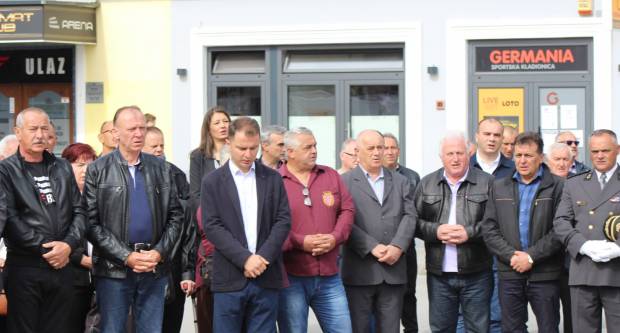U povodu Dana državnosti RH svečano položeni vijenci na Trgu 123. brigade u Požegi
