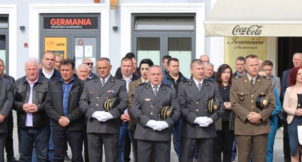 U povodu Dana državnosti RH svečano položeni vijenci na Trgu 123. brigade u Požegi