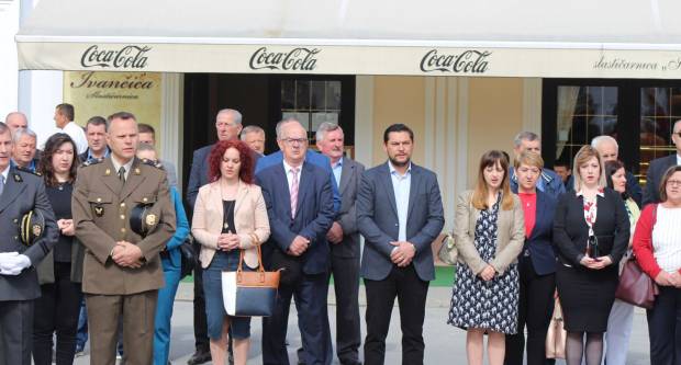 U povodu Dana državnosti RH svečano položeni vijenci na Trgu 123. brigade u Požegi