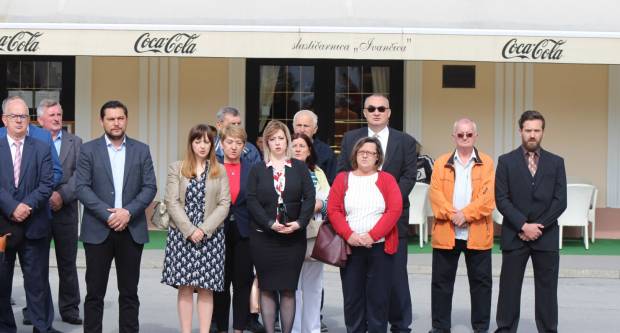 U povodu Dana državnosti RH svečano položeni vijenci na Trgu 123. brigade u Požegi