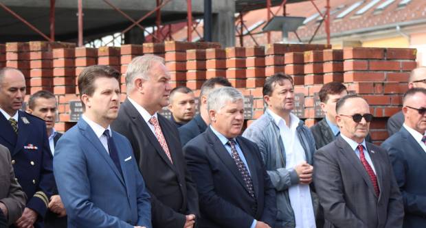 U povodu Dana državnosti RH svečano položeni vijenci na Trgu 123. brigade u Požegi
