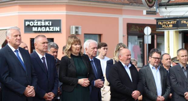 U povodu Dana državnosti RH svečano položeni vijenci na Trgu 123. brigade u Požegi