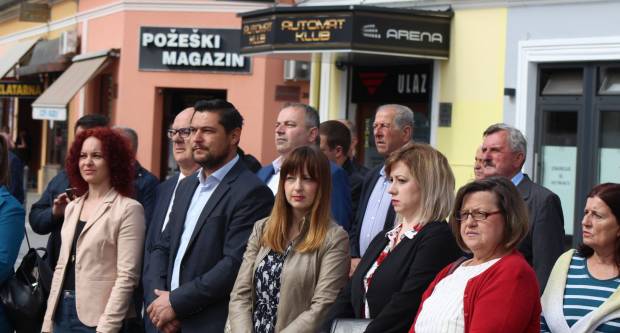 U povodu Dana državnosti RH svečano položeni vijenci na Trgu 123. brigade u Požegi