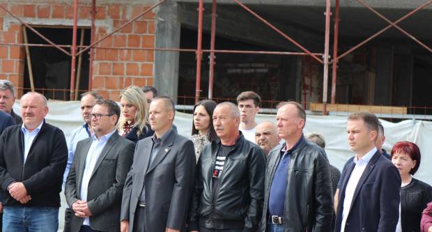 U povodu Dana državnosti RH svečano položeni vijenci na Trgu 123. brigade u Požegi