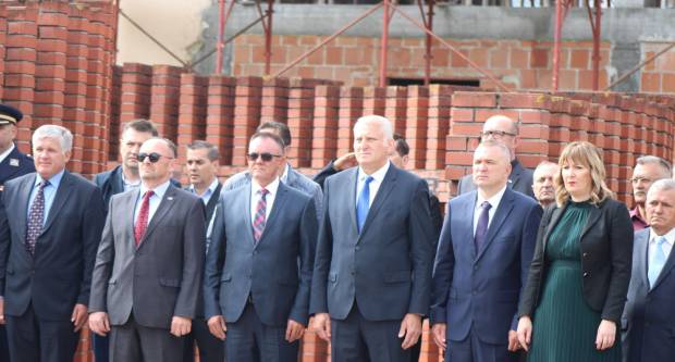 U povodu Dana državnosti RH svečano položeni vijenci na Trgu 123. brigade u Požegi