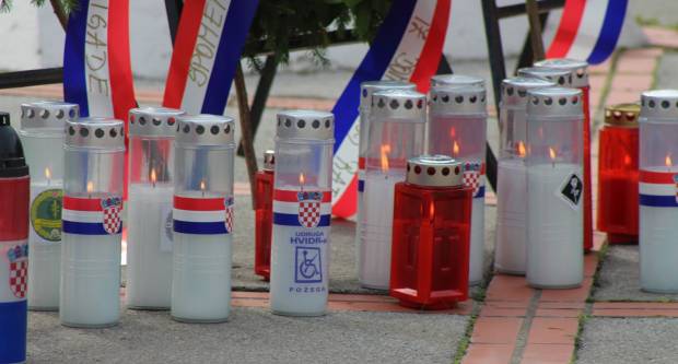 U povodu Dana državnosti RH svečano položeni vijenci na Trgu 123. brigade u Požegi