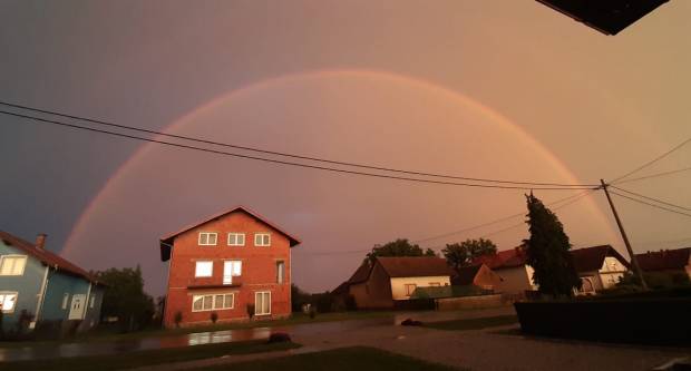 FOTO: Vaše fotografije duge, oblaka i neba od Pleternice do Lipika