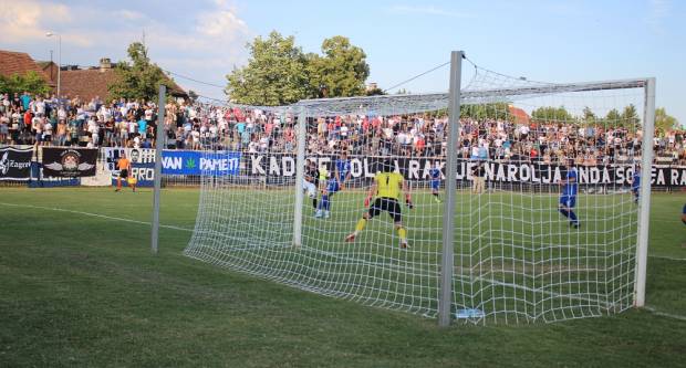 VELIKA FOTOGALERIJA: Sjeverna tribina Stadiona uz Savu puna kao nekada