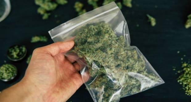 Policajci pronašli 19 grama droge marihuana, te 11,9 grama droge crystal meth Policajci pronašli 19 grama droge marihuana, te 11,9 grama droge crystal meth