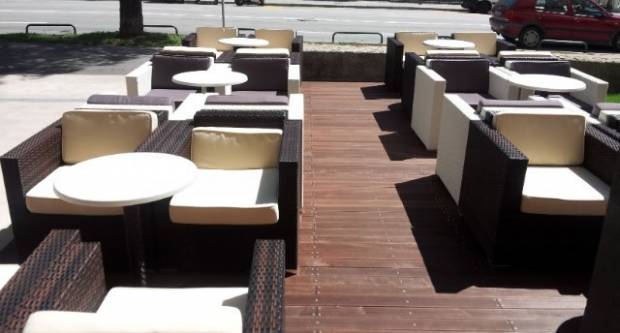 18-godišnjaci vikali i galamili na terasi ugostiteljskog objekta na zaposlenicu