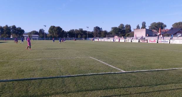 Igrači NK ʺSlavonijaʺ pobijedili HNK ʺĐakovo Croatiaʺ 2:1 i zasjeli na vrh tablice 3. HNL Istok