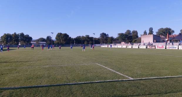 Igrači NK ʺSlavonijaʺ pobijedili HNK ʺĐakovo Croatiaʺ 2:1 i zasjeli na vrh tablice 3. HNL Istok